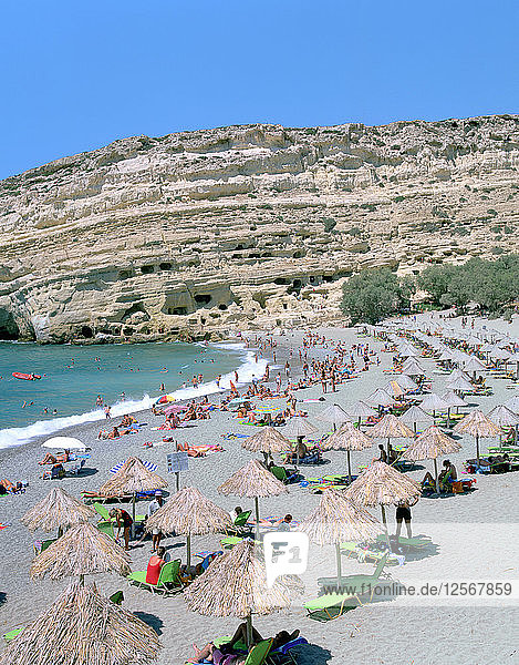 Strand und Höhlen  Matala  Kreta  Griechenland.