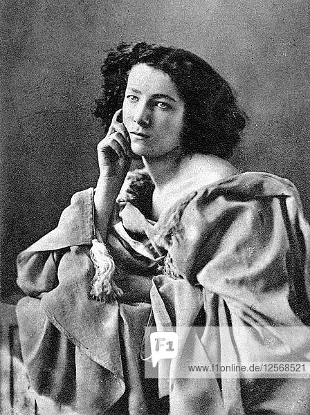 Sarah Bernhardt  französische Schauspielerin  1869. Künstler: Unbekannt