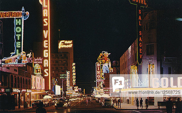 Fremont Street von der Main Street aus  Las Vegas  Nevada  USA  1956. Künstler: Unbekannt
