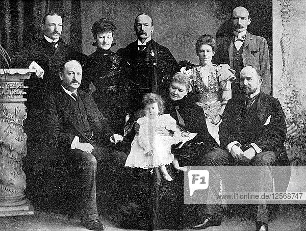 Oberst Robert Baden-Powell und seine Mutter  Schwester und vier Brüder  1900. Künstler: Unbekannt