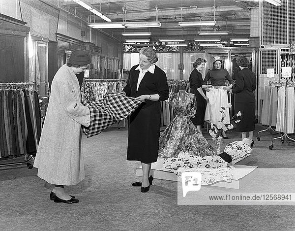 Abteilung für Damenbekleidung  Barnsley Co-op  South Yorkshire  1957. Künstler: Michael Walters