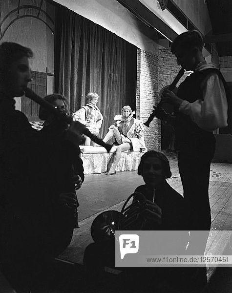 Inszenierung von Shakespeares Zwölfter Nacht  Worksop College  Derbyshire  1960. Künstler: Michael Walters