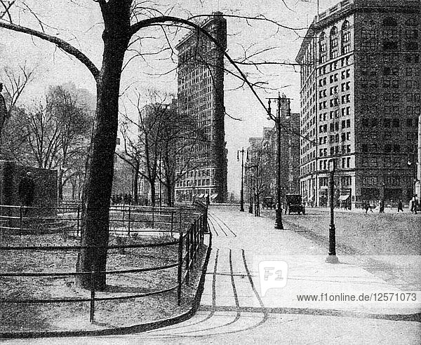 Flatiron Building und Madison Square  New York City  USA  um 1930. Künstler: Ewing Galloway