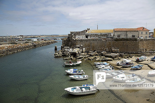 Ein Jachthafen in Peniche  Portugal  2009. Künstler: Samuel Magal