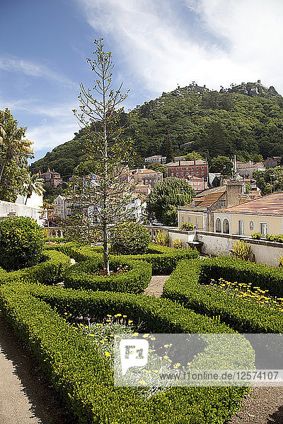 Blick vom Garten des Sintra National Palace  Sintra  Portugal  2009. Künstler: Samuel Magal
