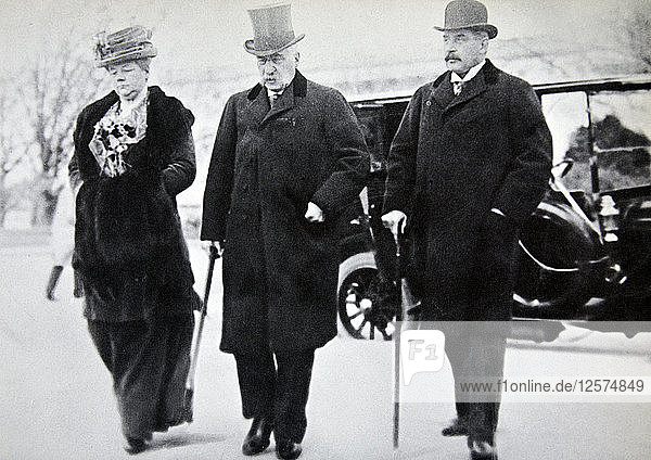 John Pierpont Morgan  amerikanischer Financier und Bankier  mit seinem Sohn und seiner Tochter  1912. Künstler: Unbekannt