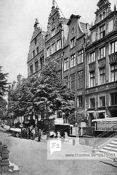 Häuser in der Brodbankengasse  Danzig  um 1922. Künstler: Unbekannt
