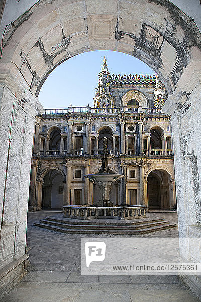 Der Kreuzgang von Johannes III.  das Kloster der Christusritter  Tomar  Portugal  2009. Künstler: Samuel Magal