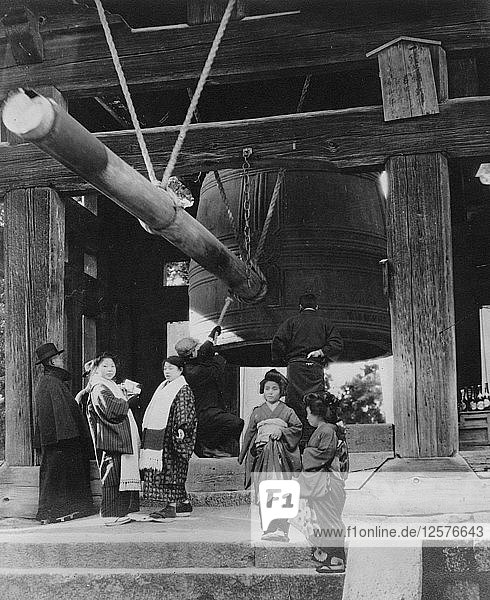 Die Glockenpagode  Nara  Japan  Ende des 19. oder Anfang des 20. Jahrhunderts. Künstler: Unbekannt