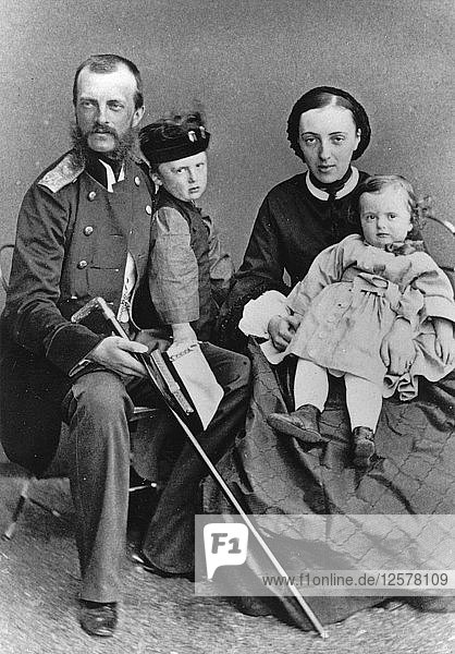 Großfürst Michael Nikolajewitsch von Russland und seine Familie  ca. 1862-c1862. Künstler: Unbekannt
