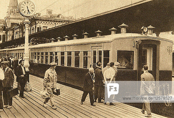 Elektrischer Triebwagenzug  Moskau  UdSSR  1920er Jahre. Künstler: Unbekannt