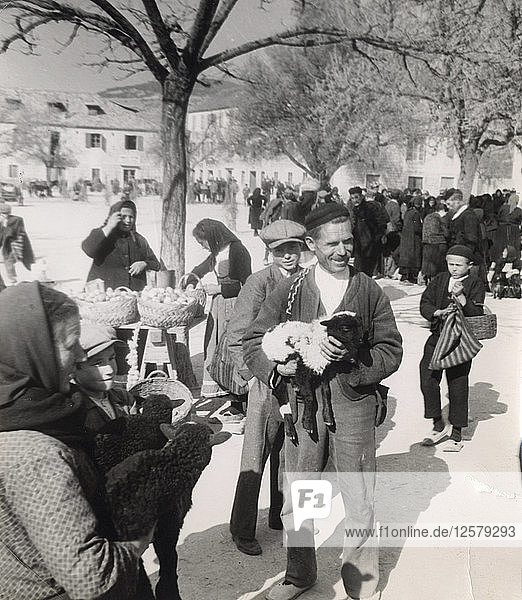 Bauern aus Zenica auf dem Markt  Bosnien-Herzegowina  Jugoslawien  1939. Künstler: Unbekannt