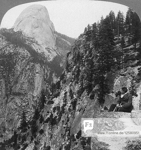 Blick vom Glacier Canyon zum Half Dome  Yosemite Valley  Kalifornien  USA  1902. Künstler: Underwood & Underwood