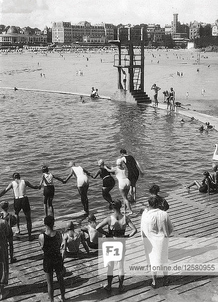 Schwimmbad  Dinard  Bretagne  Frankreich  20. Jahrhundert. Künstler: Unbekannt
