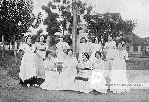 Gruppe von paraguayischen Frauen  Carapegua  Paraguay  1911. Künstler: Unbekannt