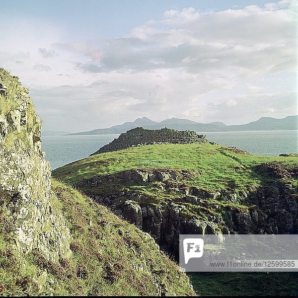 Ruadha A Dunain  eine vorgelagerte Festung auf der Isle of Skye. Künstler: Unbekannt
