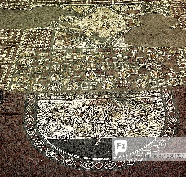 Mosaikpflaster einer römischen Villa  2. Jahrhundert. Künstler: Unbekannt
