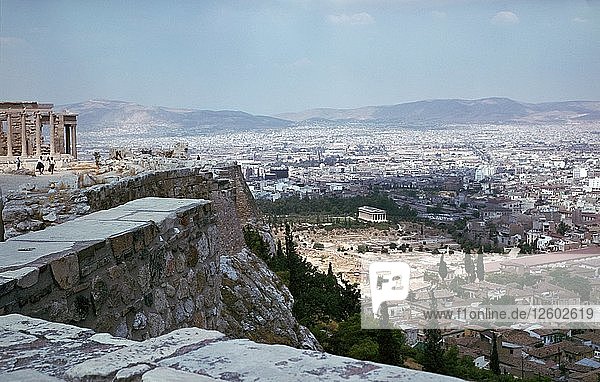 Blick von der Akropolis auf die Agora in Athen. Künstler: Unbekannt