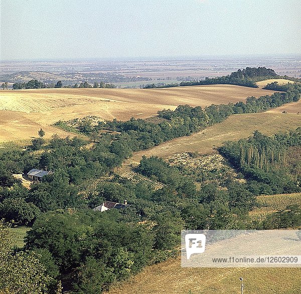 Landschaft in Ungarn in der Nähe des Klosters Pannonhalma. Künstler: CM Dixon Künstler: Unbekannt