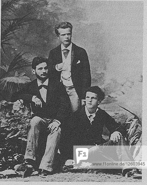Von Meck Trio. Wladyslaw Pachulski (stehend) mit Pjotr Danilchenko und Claude Debussy (sitzend)  1882.