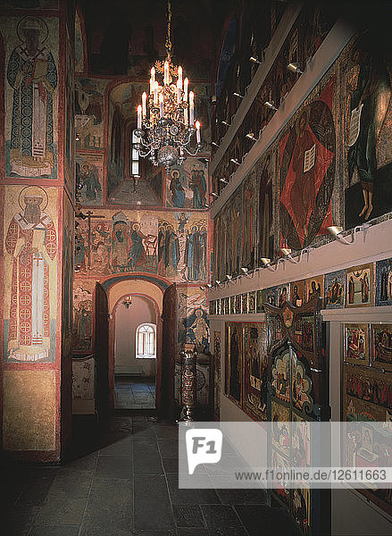 Interieur mit der Ikonostase in der Kirche des Heiligen Robe im Moskauer Kreml  1627. Künstler: Altrussische Architektur
