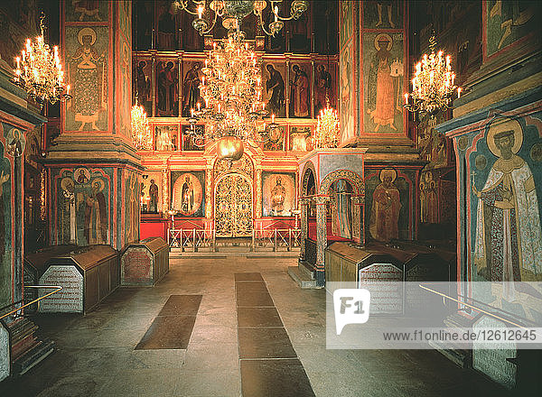 Innenraum der Erzengel-Michael-Kathedrale im Moskauer Kreml  1679-1681. Künstler: Altrussische Architektur