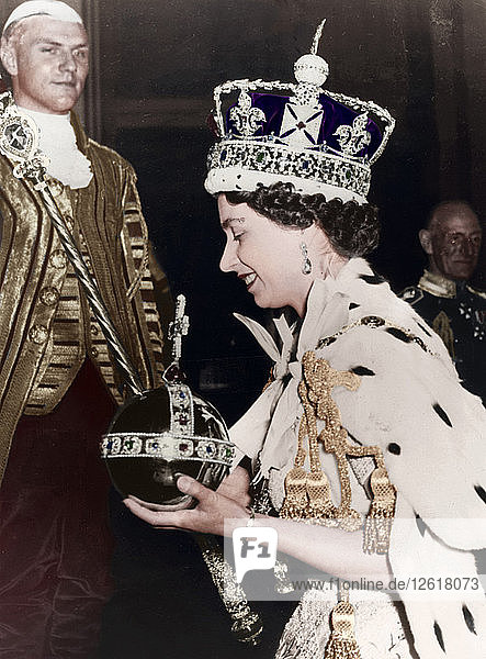 Königin Elizabeth II. kehrt nach ihrer Krönung in den Buckingham Palace zurück  1953. Künstler: Unbekannt
