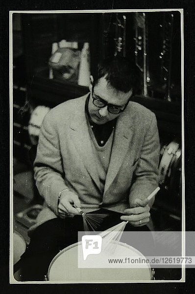 Joe Morello  Schlagzeuger des Dave Brubeck Quartetts  1950er Jahre. Künstler: Denis Williams