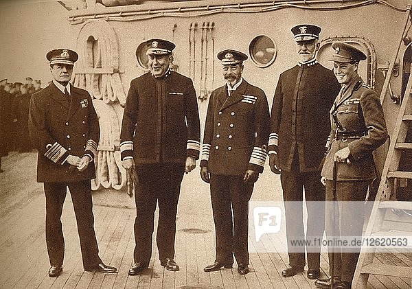 Amerikanische Admirale auf dem Wasser mit dem König  1918 (1935). Künstler: Unbekannt.