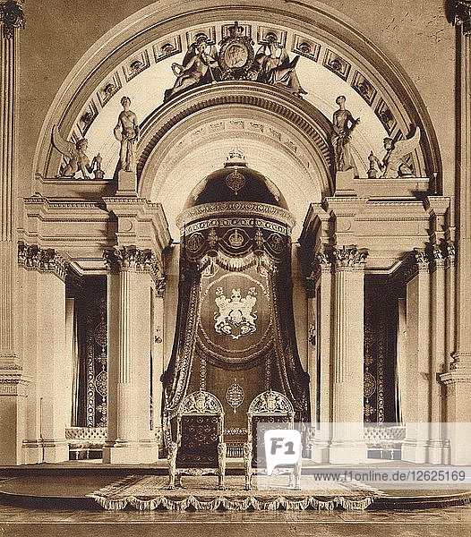 Throne im Ballsaal des Buckingham Palace  1935. Künstler: Unbekannt.