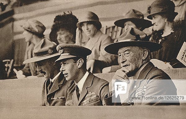 Der Herzog von York (später König Georg VI.) mit Lord Baden-Powell bei einem Jamboree  Wembley  1924. Künstler: Unbekannt.