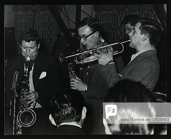 Das Tubby Hayes Sextett spielt bei einem modernen Jazzabend im Civic Restaurant  Bristol  1955. Tubby Künstler: Denis Williams