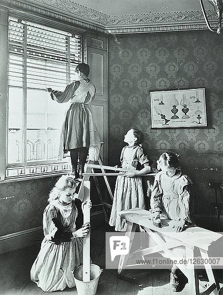 Hausfrauenunterricht  Dulwich Hamlet School  Dulwich Village  London  1908. Künstler: Unbekannt.