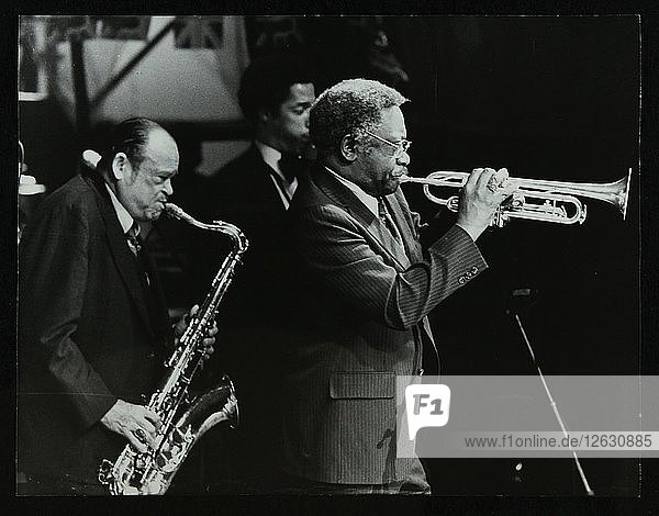 Arnett Cobb und Wallace Davenport spielen auf dem Capital Radio Jazz Festival in Knebworth  1981. Künstler: Denis Williams