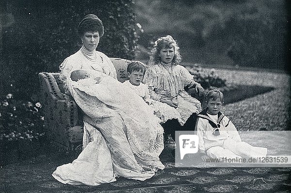 Königin Maria und vier ihrer Kinder  1905  (1936). Künstler: Unbekannt.