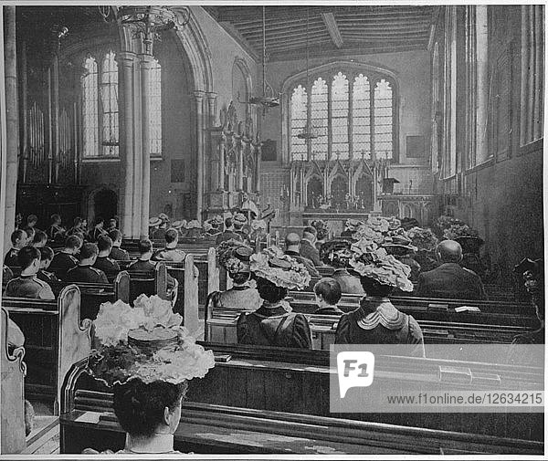 Gottesdienst am Sonntagmorgen in der Kirche St. Peter ad Vincula  London  um 1903 (1903). Künstler: Unbekannt.