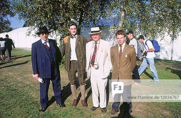 Lord Montagu  Jonathan Montagu und Justin Keen beim Goodwood-Revival 1998  Künstler: Unbekannt.