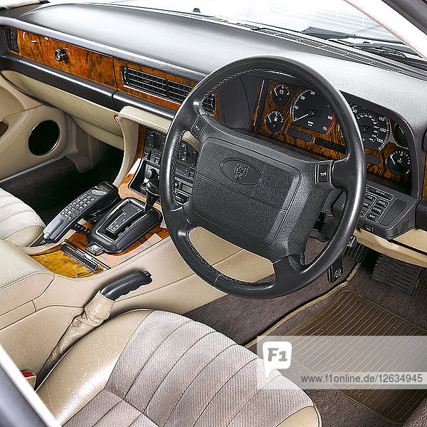1992 Jaguar XJ6 3.2. Künstler: Unbekannt.
