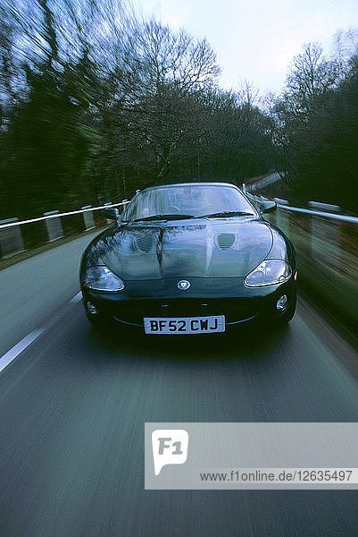 2002 Jaguar XKR Coupé. Künstler: Unbekannt.