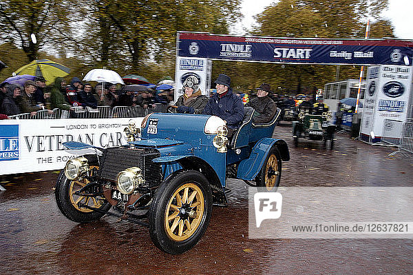 1903 Daimler  gefahren von Lord Montagu  2003 London to Brighton Run. Künstler: Unbekannt.