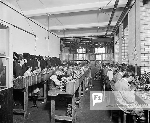 Die Birmingham Small Arms Fabrik  Small Heath  Birmingham  Februar 1917. Künstler: Adolph Augustus Boucher.