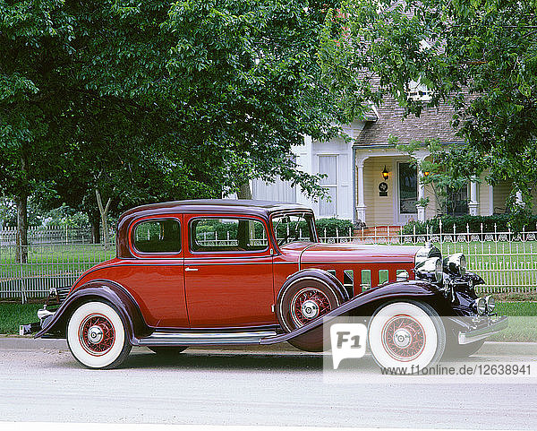 1932 Cadillac V8 Opera Coupé. Künstler: Unbekannt.