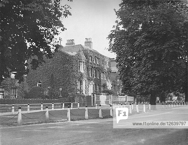 In der College Road  Dulwich  (1912). Künstler: Unbekannt.