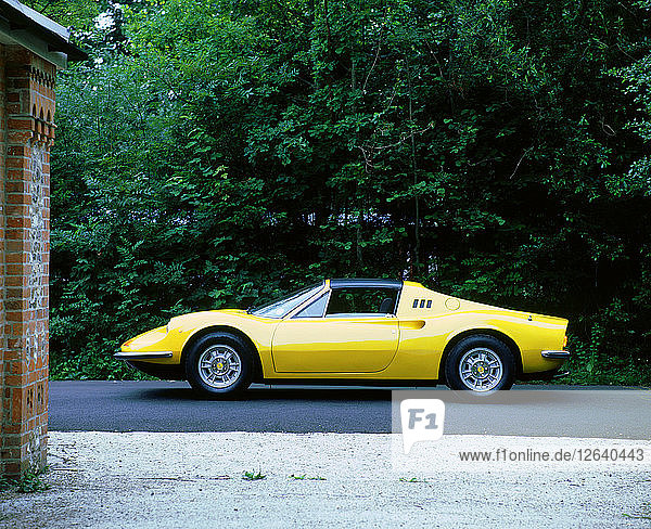 1974 Ferrari Dino 246 GTS. Künstler: Unbekannt.