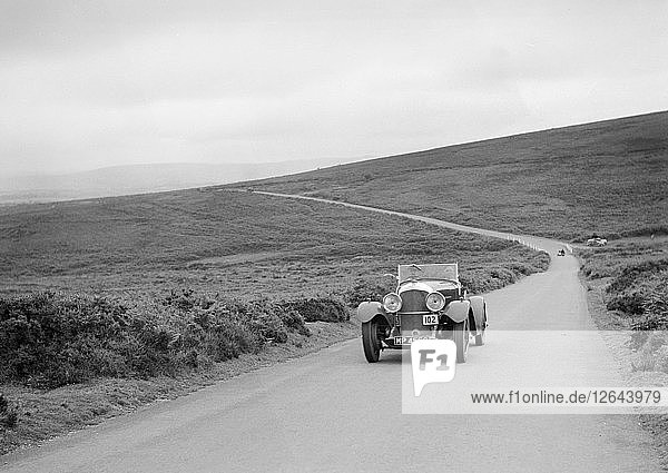 Bentley von FE Elgood  Gewinner eines Premierenpreises bei der MCC Torquay Rallye  Juli 1937. Künstler: Bill Brunell.