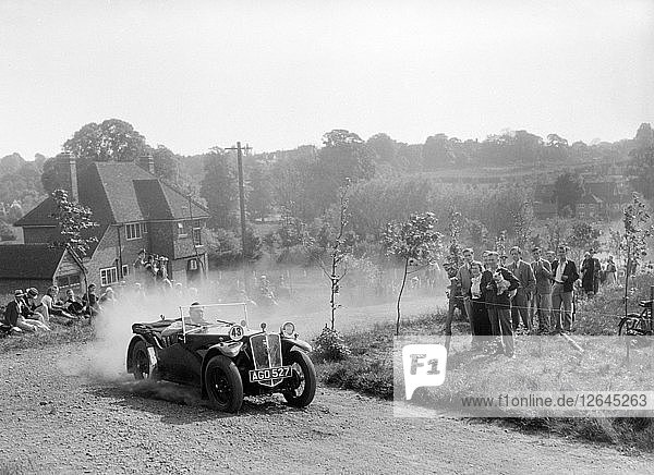 Andre V6  Bugatti Owners Club Hill Climb  Chalfont St Peter  Buckinghamshire  1935. Künstler: Bill Brunell.