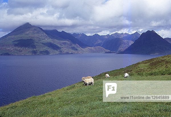 Black Cuillin und Loch Scavaig bei Elgol  Isle of Skye  Schottland  20. Jahrhundert. Künstler: CM Dixon.