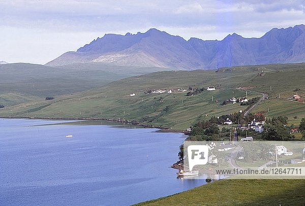 Die Black Cuillin Hills von Carbost  Isle of Skye  Schottland  20. Künstler: CM Dixon.