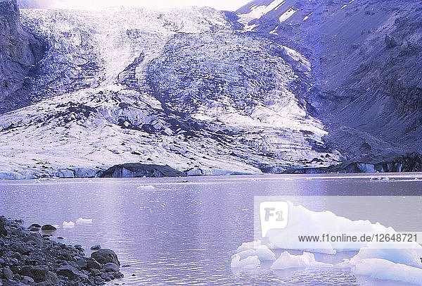 Eyjafjallajokull-Gletschersee  Island  20. Jahrhundert. Künstler: CM Dixon.