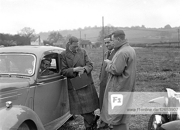 Standard Twelve bei der Standard Car Owners Club Southern Counties Trial  1938. Künstler: Bill Brunell.
